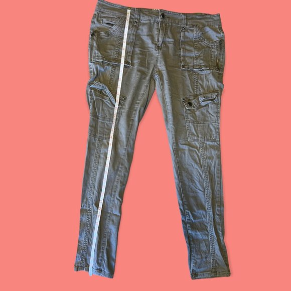 ⭐️ Hot Kiss Cargo Pants ⭐️ - Picture 5 of 7